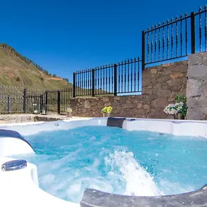 https://villa-mogaren-jacuzzi-and-beautiful-views.in-canary-islands.com
